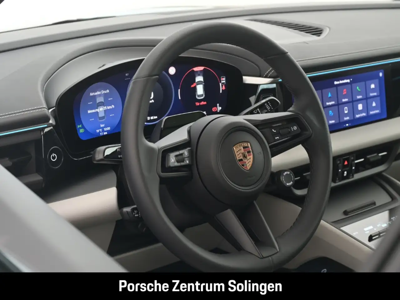 Porsche Macan 4 15