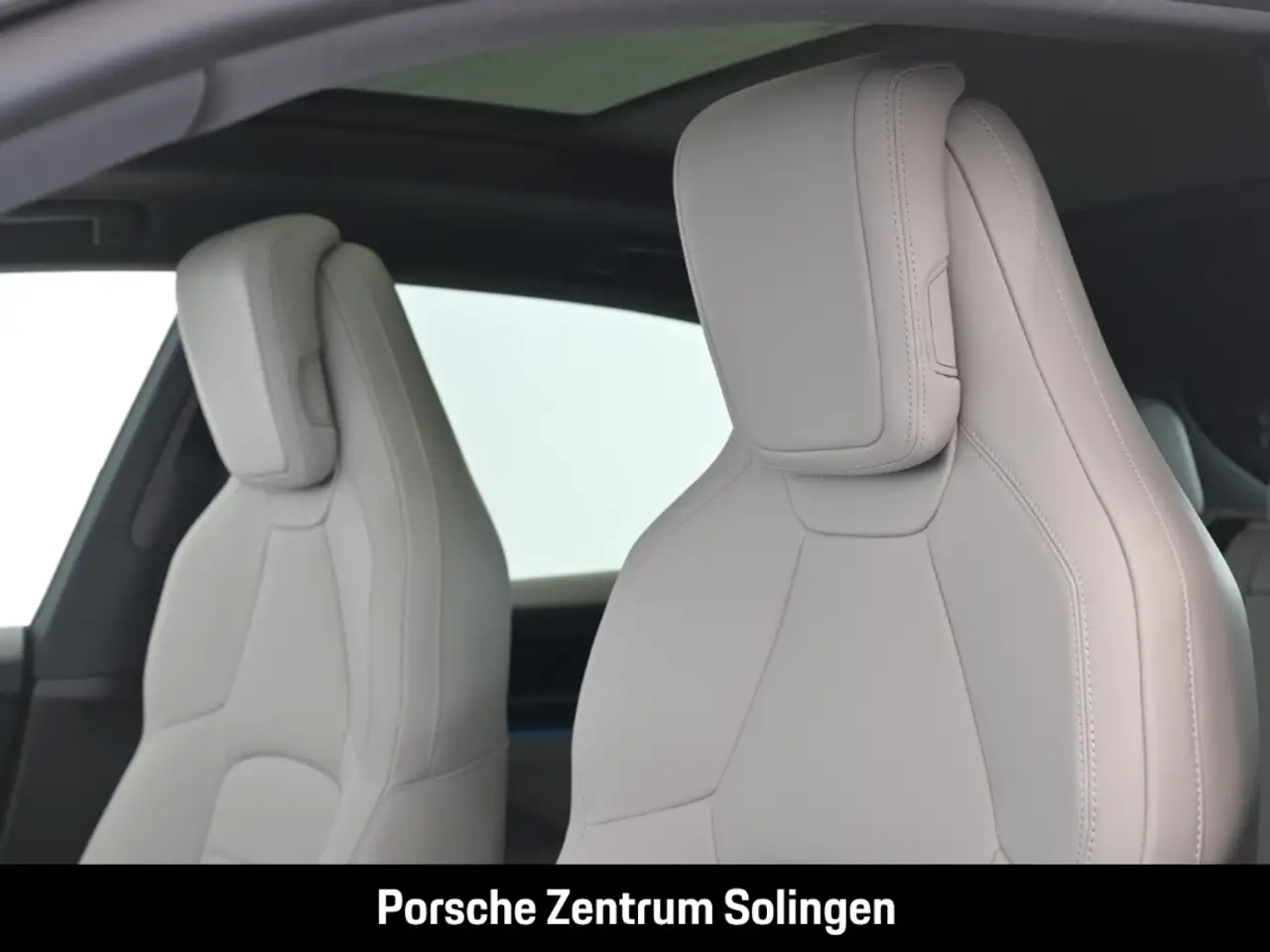 Porsche Macan 4 16