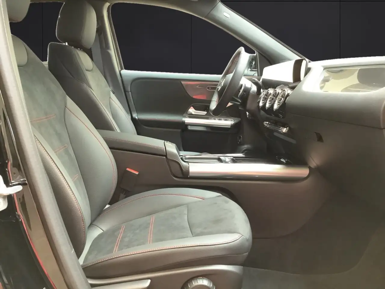 Mercedes-Benz GLA 200 6