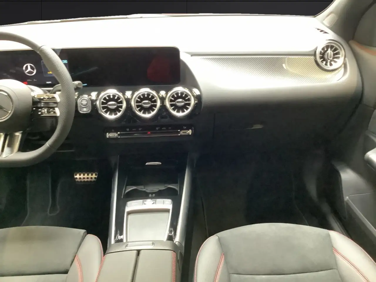 Mercedes-Benz GLA 200 7