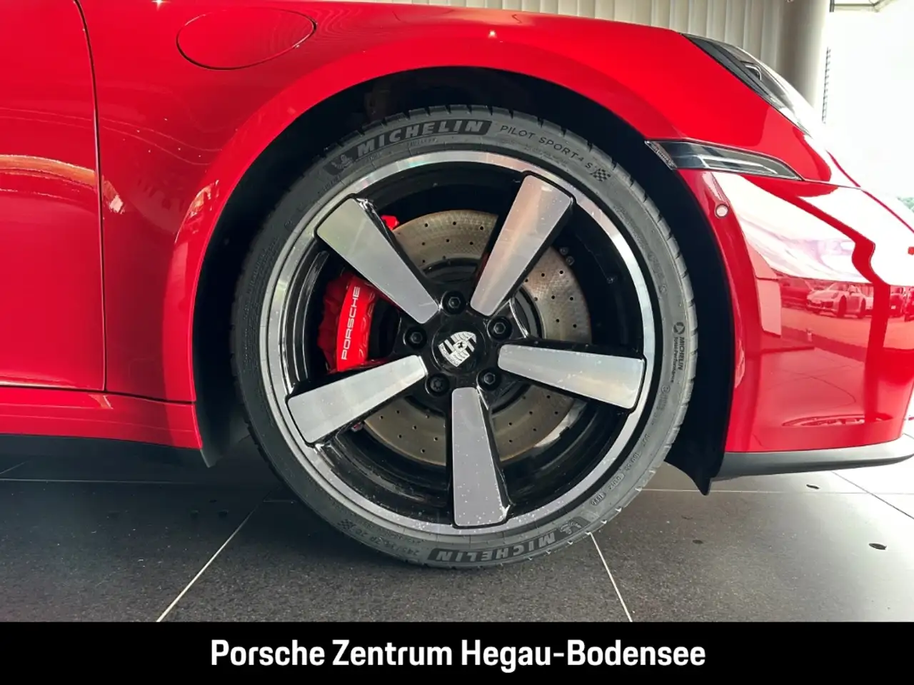 Porsche 992 911 6
