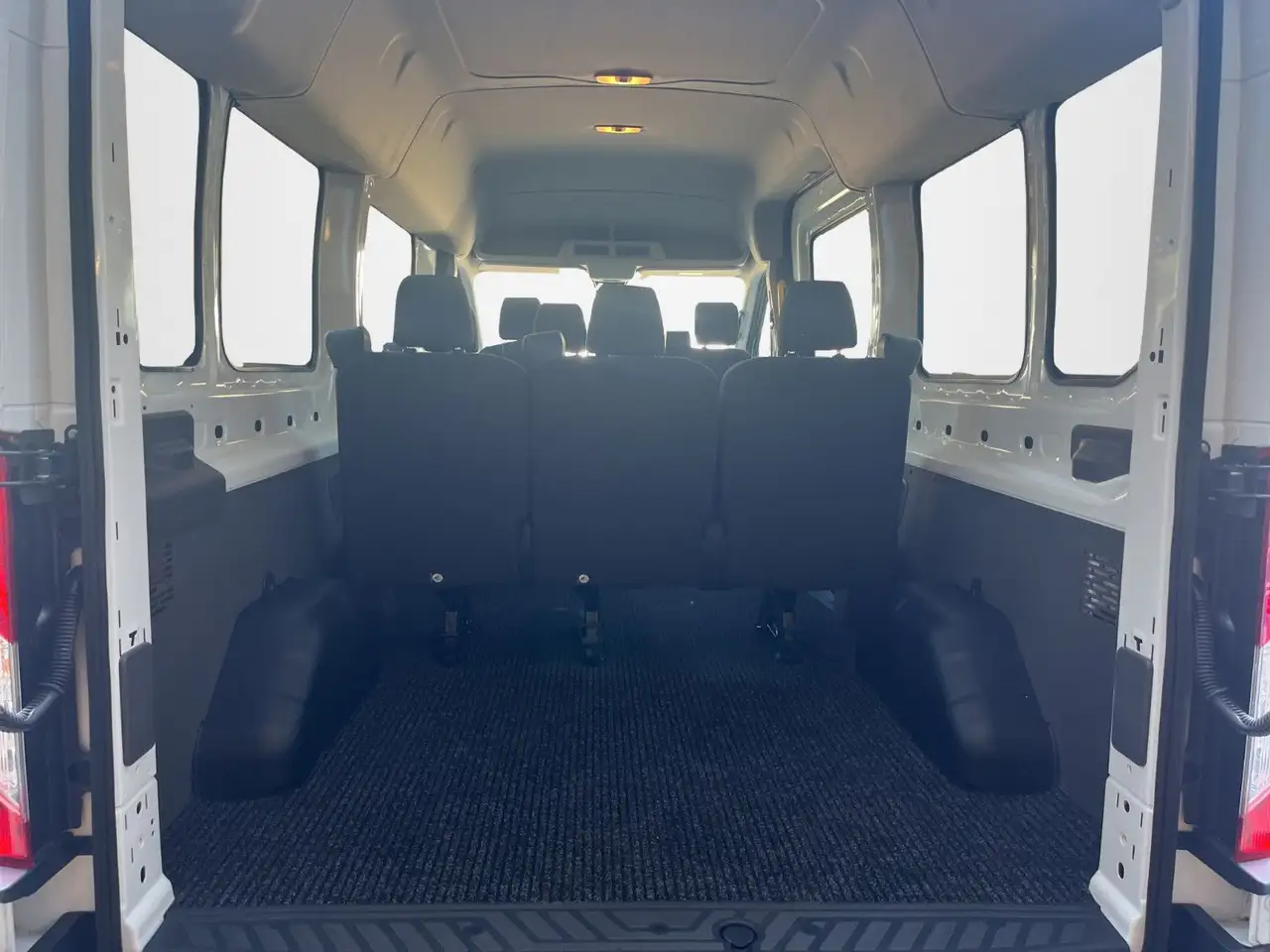 Ford Transit 9