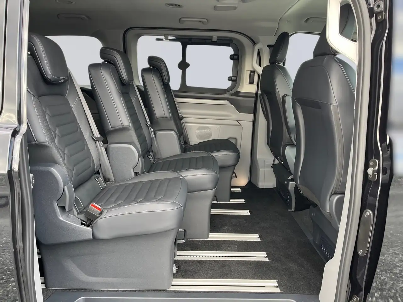 Ford Tourneo 8