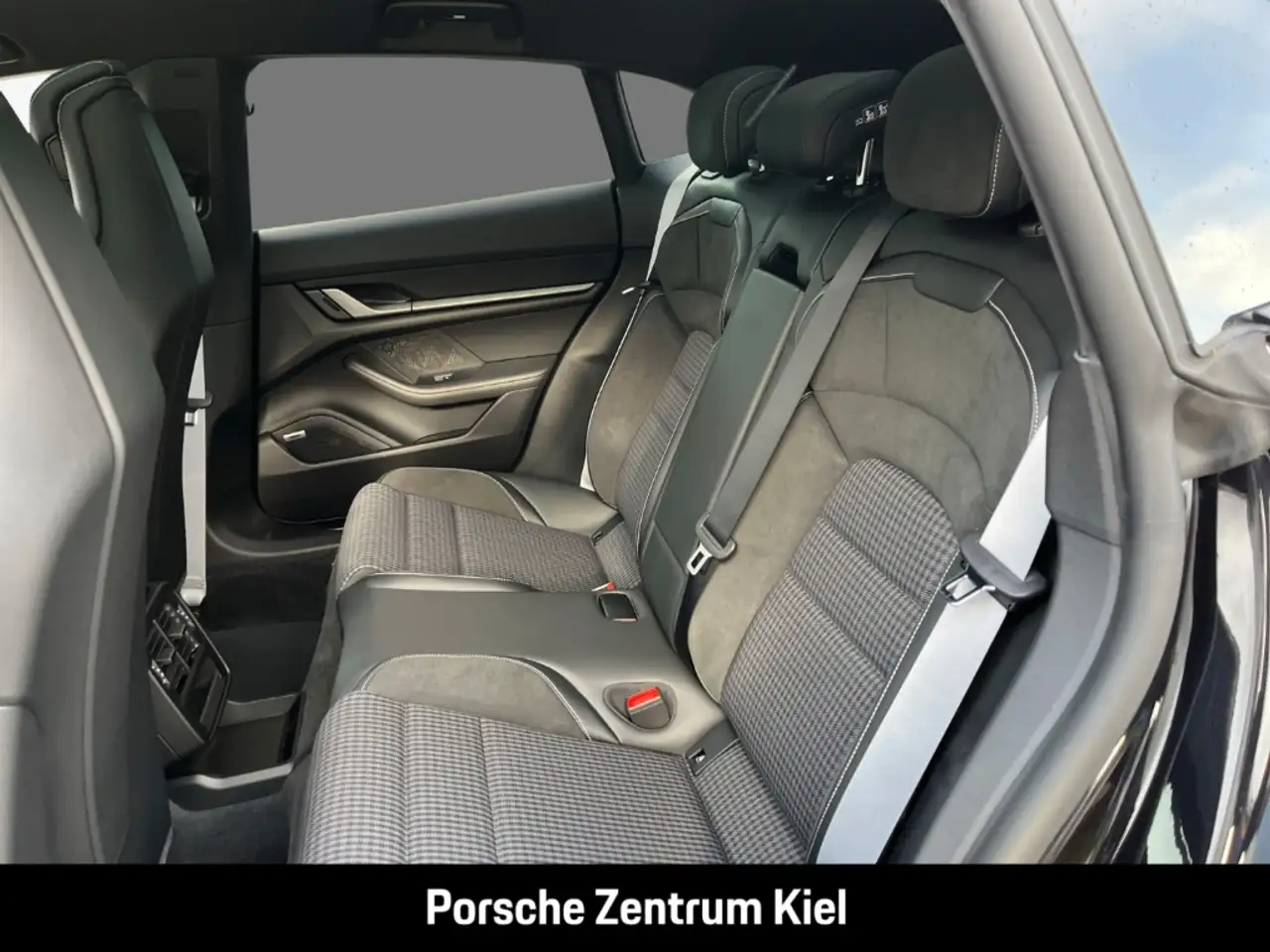 Porsche Taycan 8