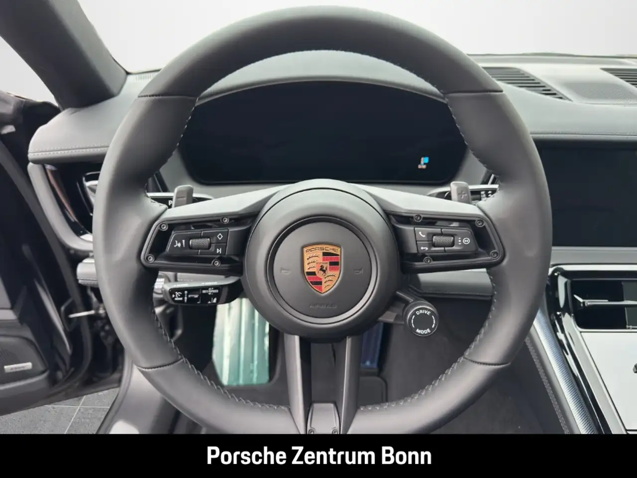 Porsche Panamera 4 10