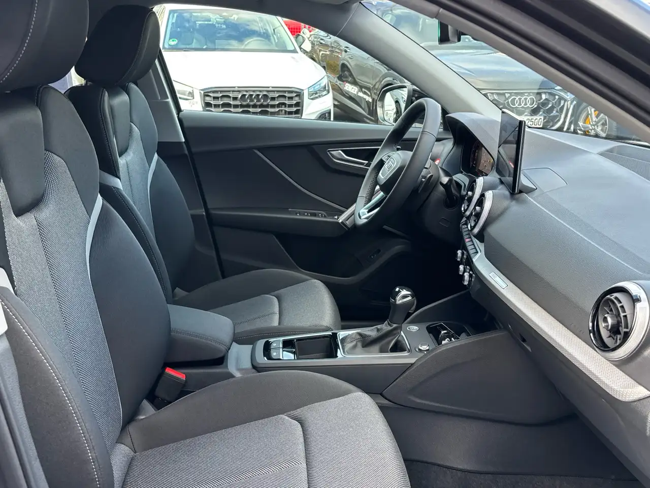 Audi Q2 10