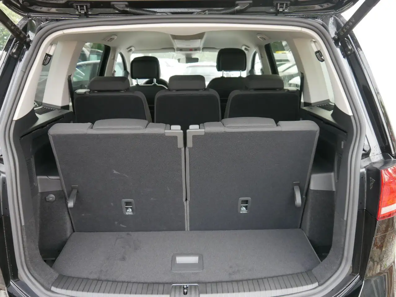 Volkswagen Touran 8
