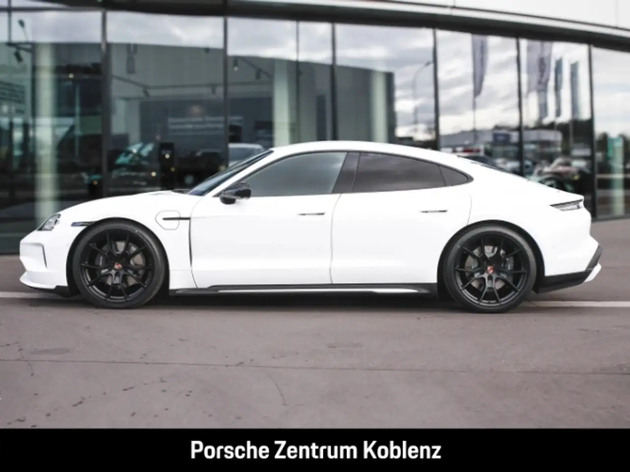 Porsche Taycan 4 2