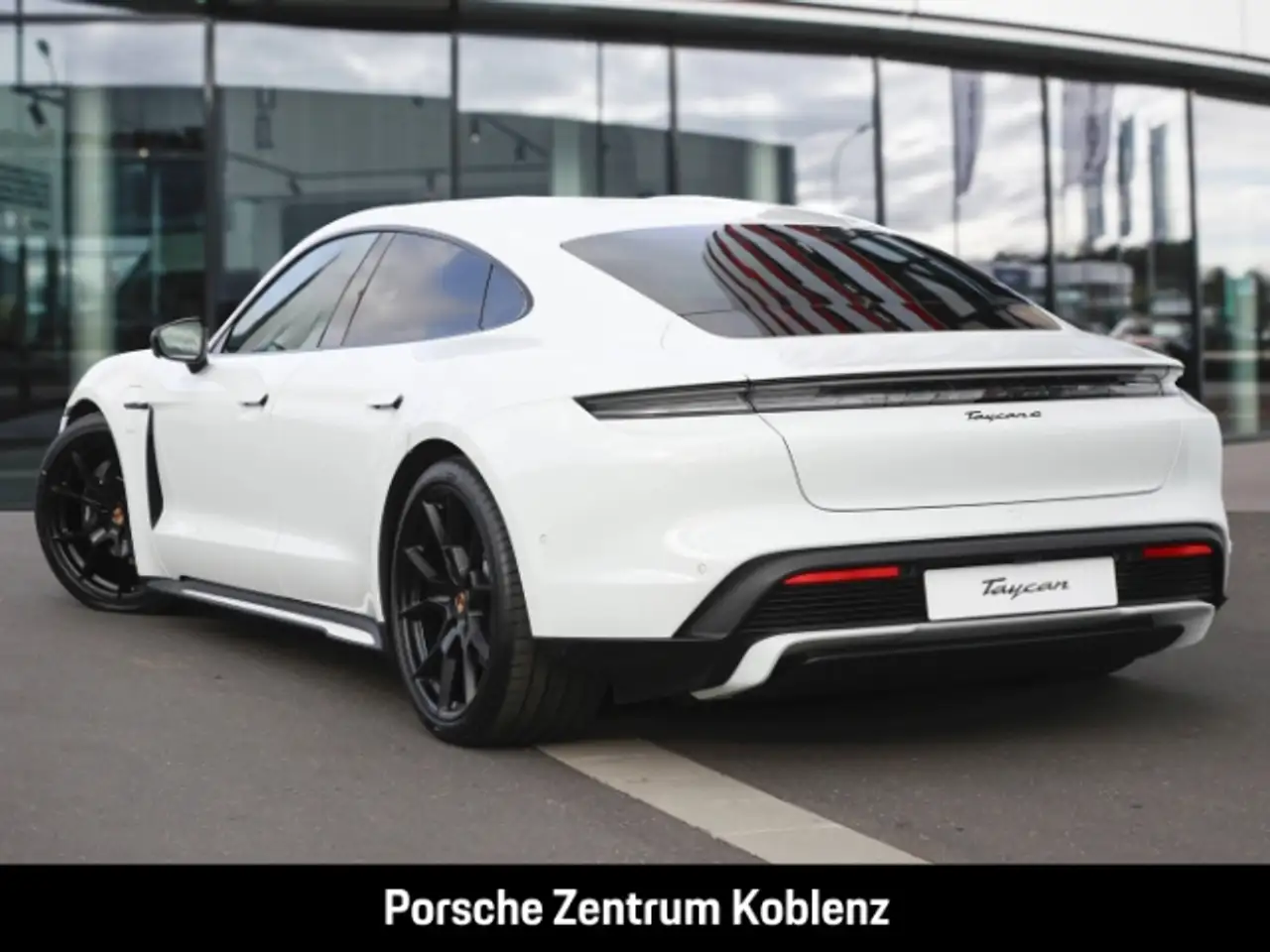 Porsche Taycan 4 3