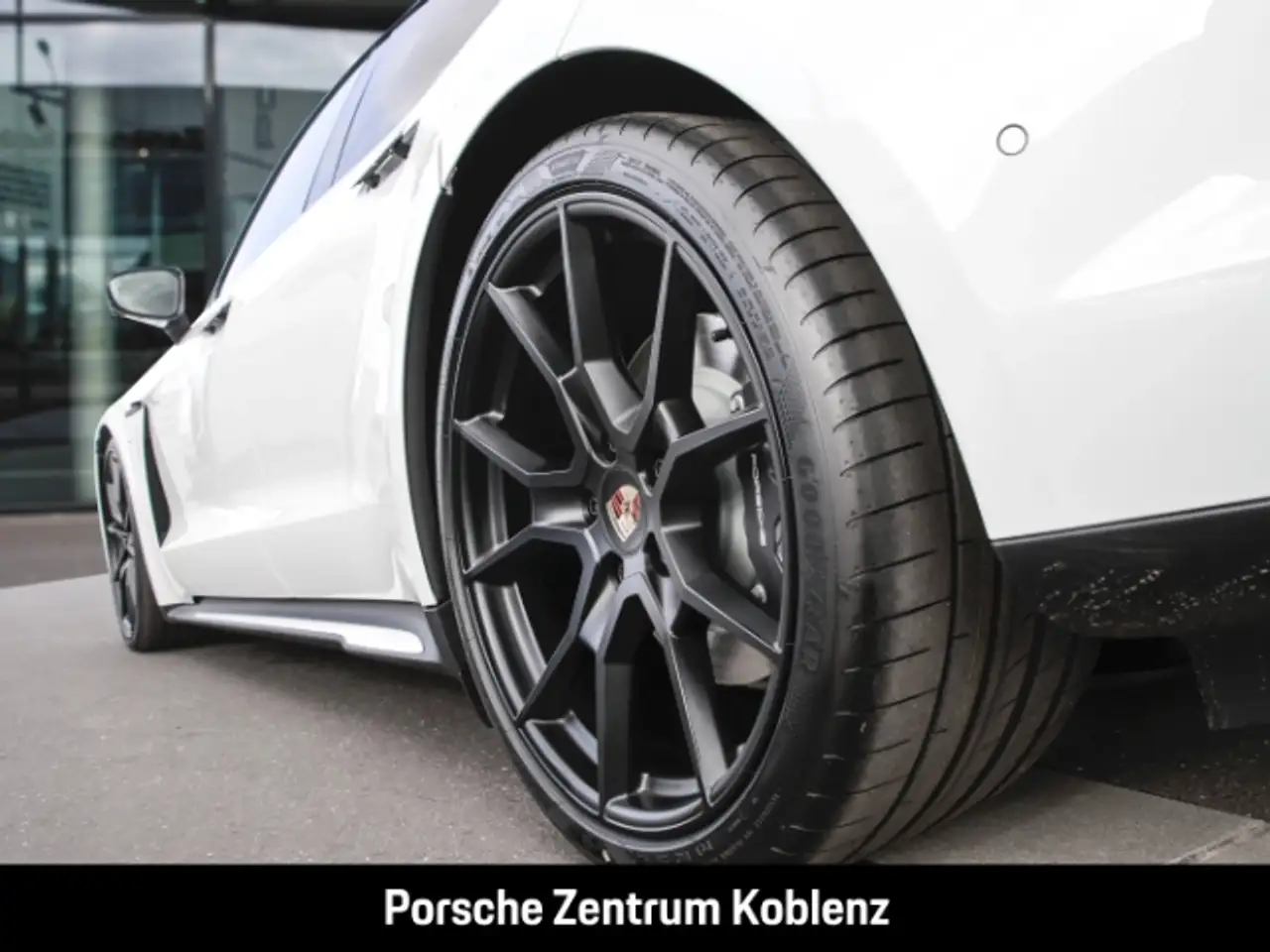 Porsche Taycan 4 8