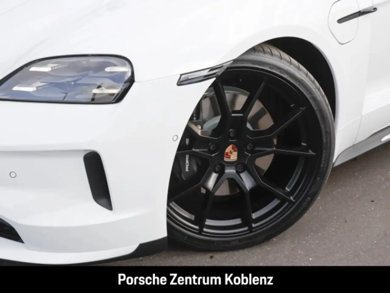 Porsche Taycan 4 10