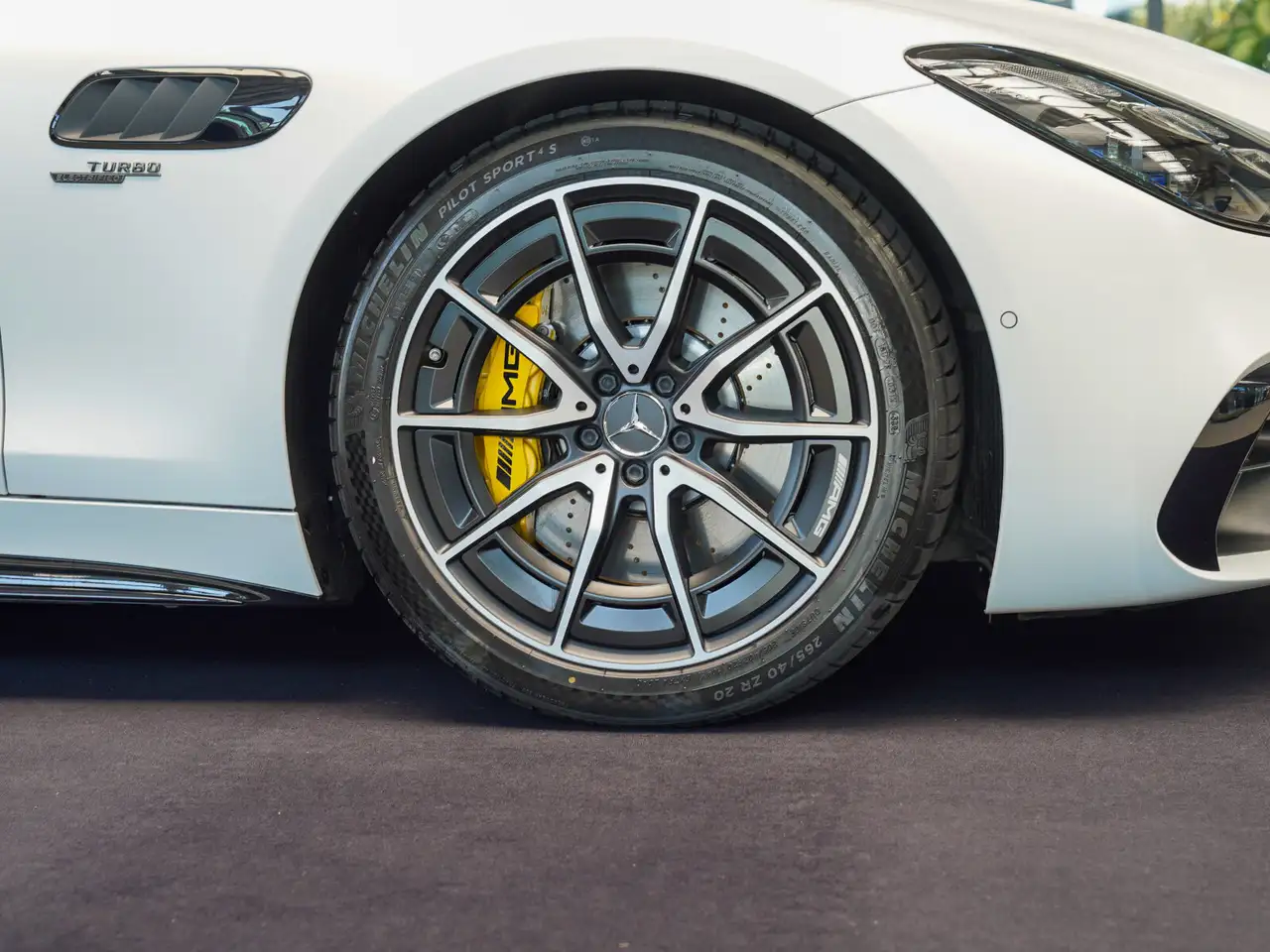 Mercedes-Benz AMG 2