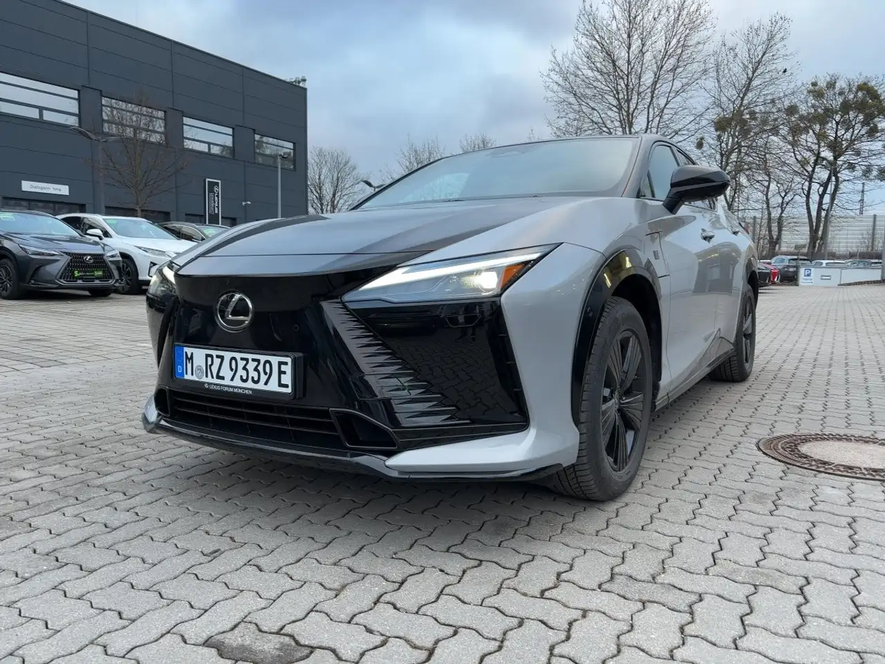Lexus RZ 550