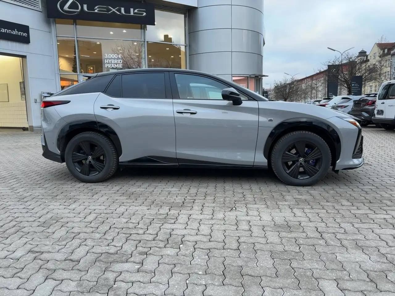 Lexus RZ 550 2