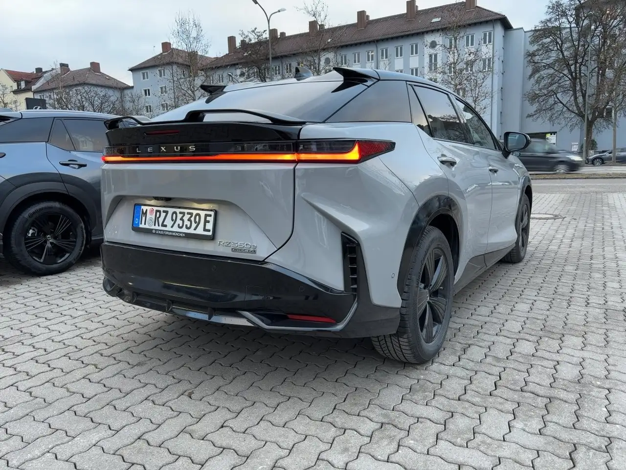 Lexus RZ 550 4