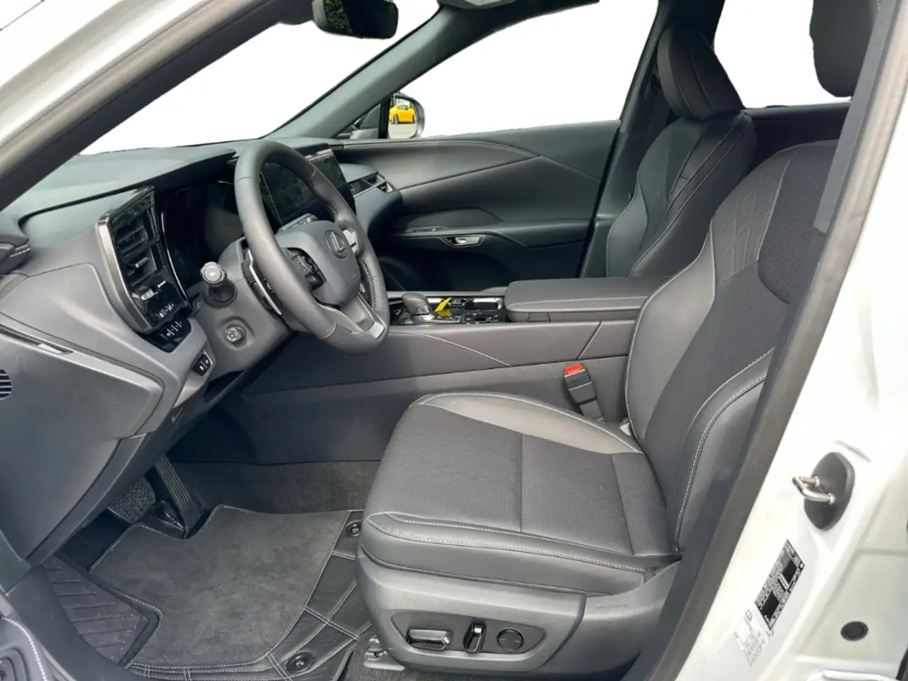 Lexus RX 9