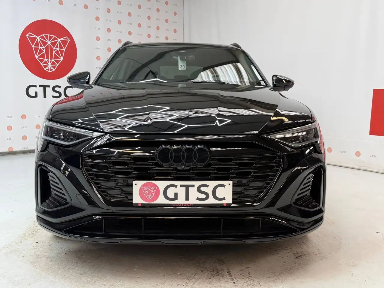 Audi Q8 4