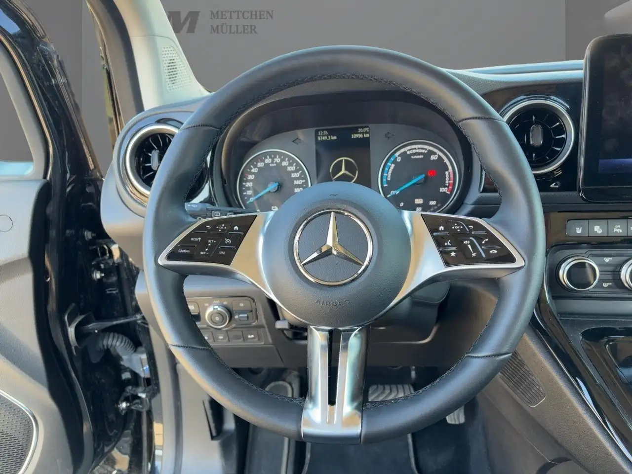Mercedes-Benz EQT 9
