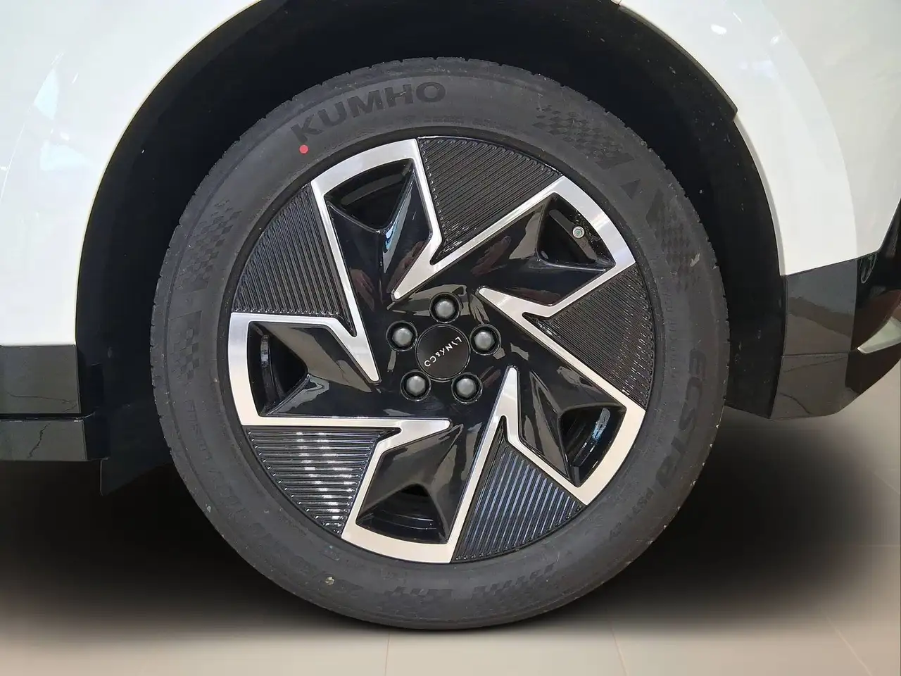 Lynk & Co 12