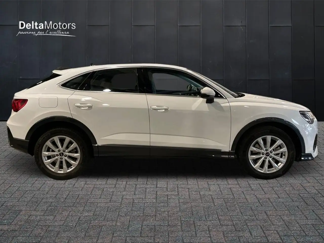 Audi Q3 2019 3