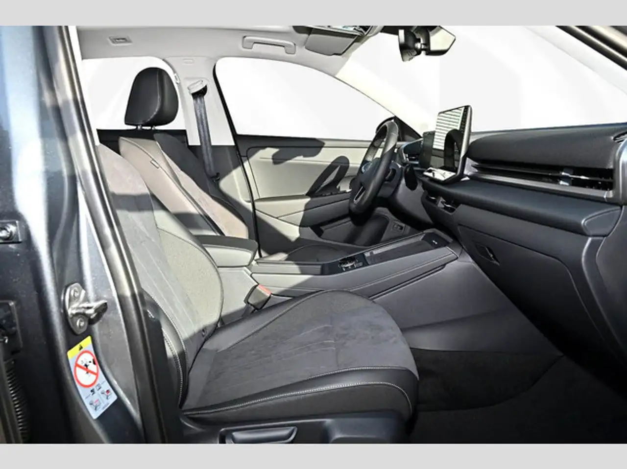 Volkswagen T-Roc 6
