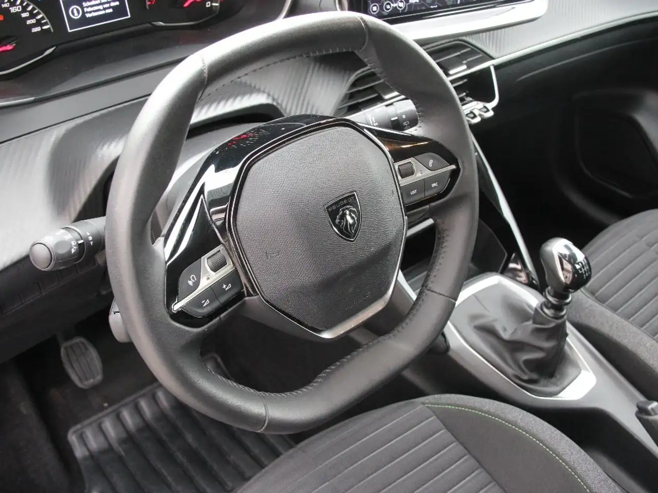 Peugeot 208 5