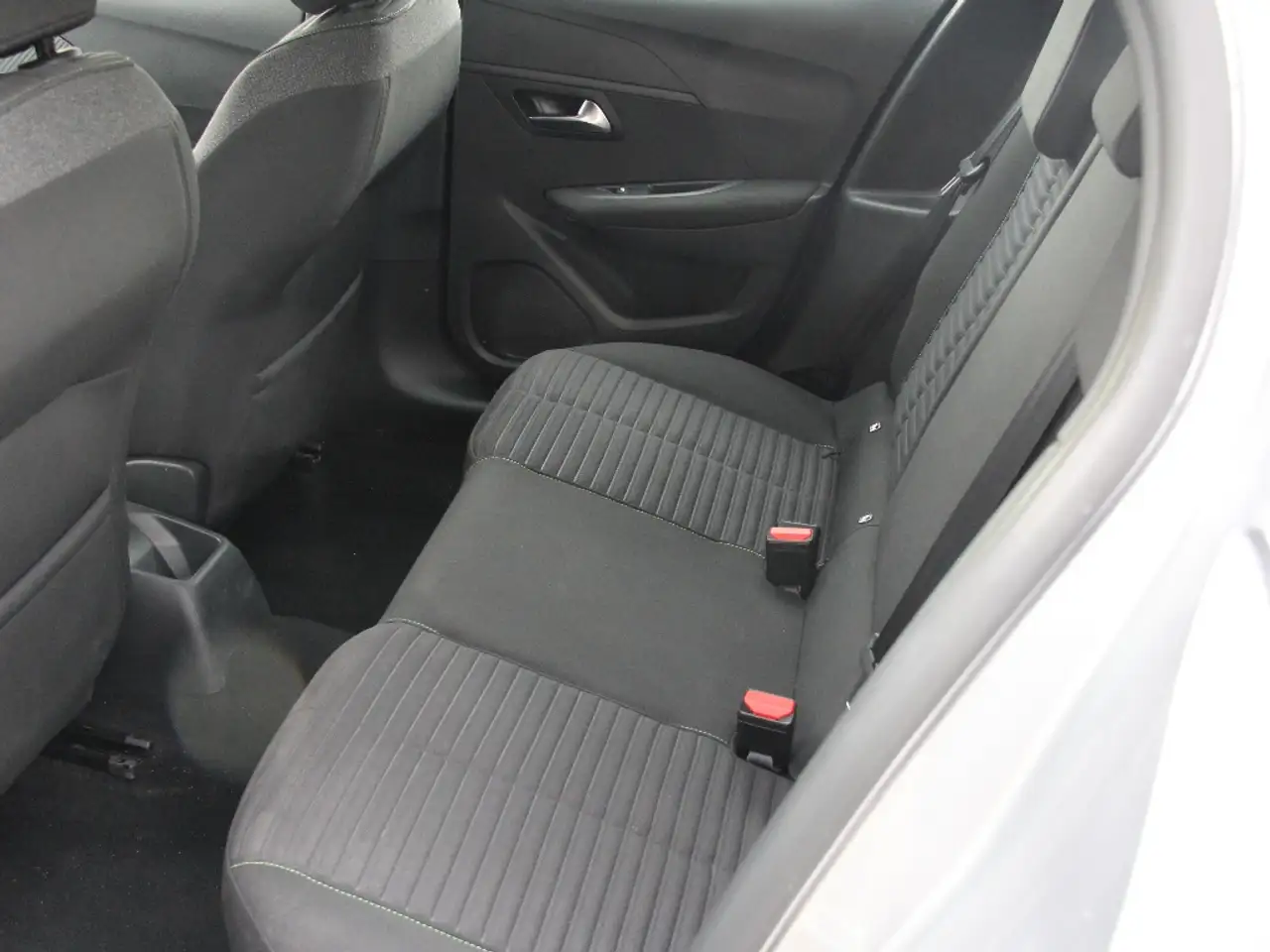 Peugeot 208 6