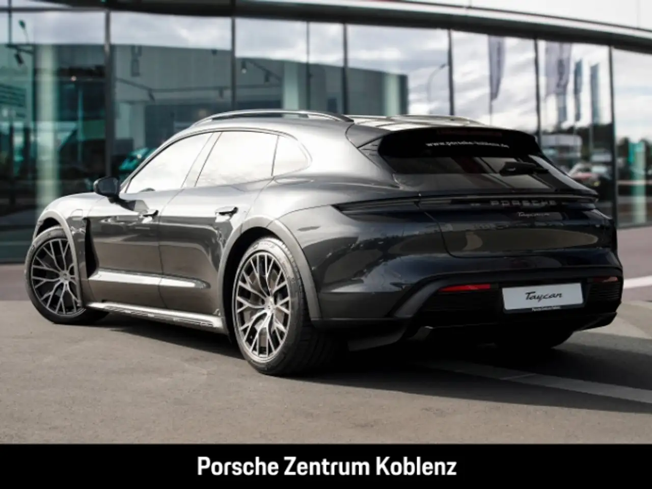 Porsche Taycan 4 3
