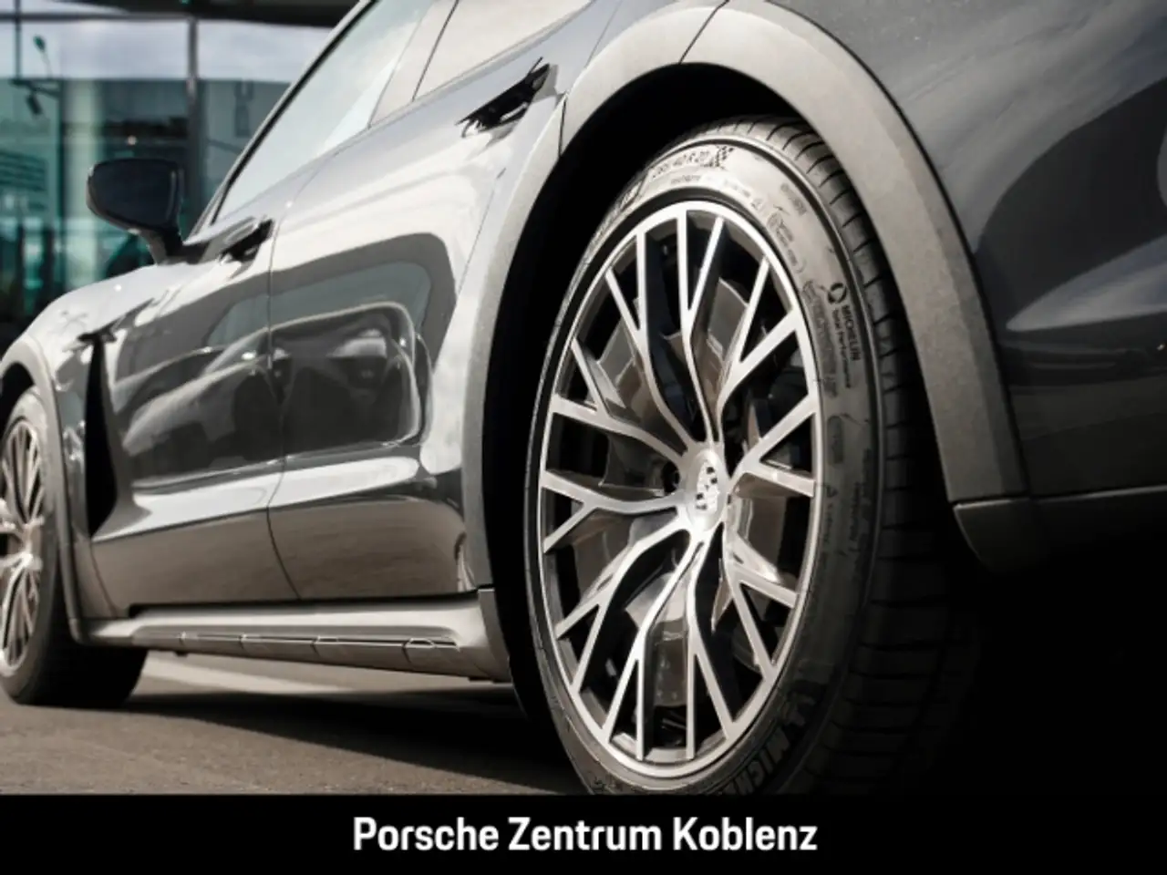 Porsche Taycan 4 8
