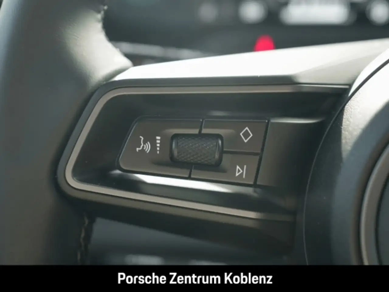 Porsche Taycan 4 16