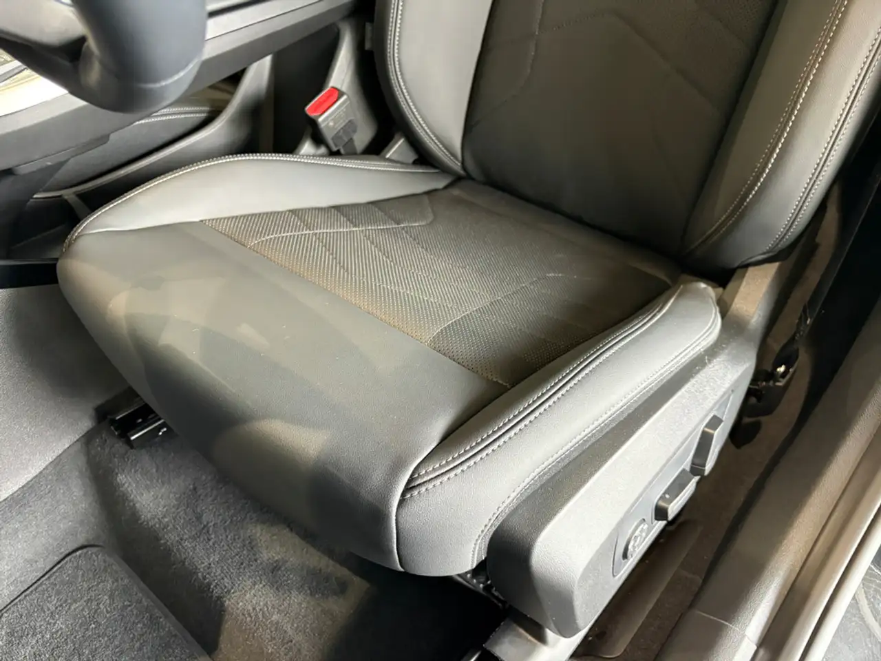 BMW 218 i 11