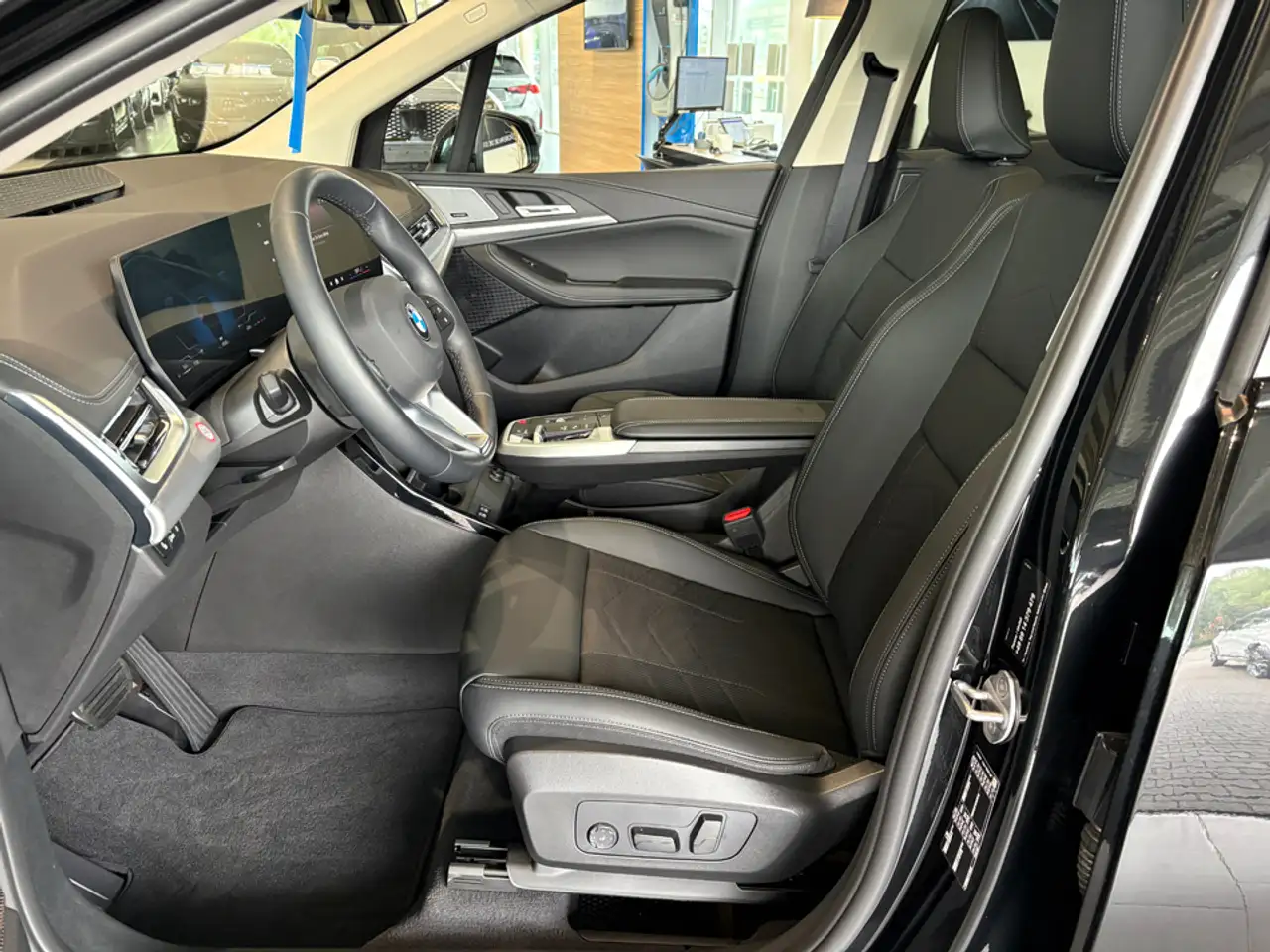 BMW 218 i 12