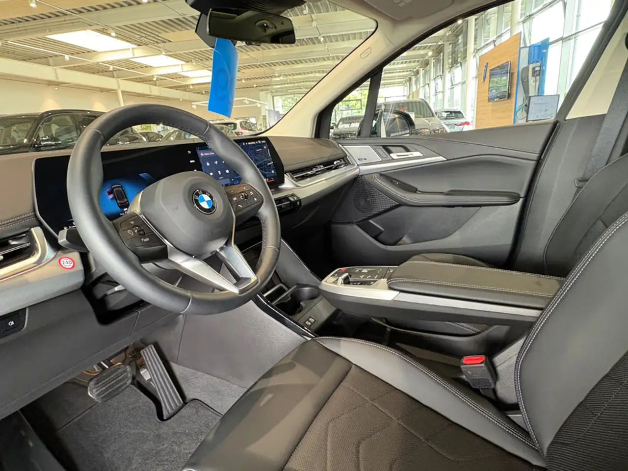 BMW 218 i 13