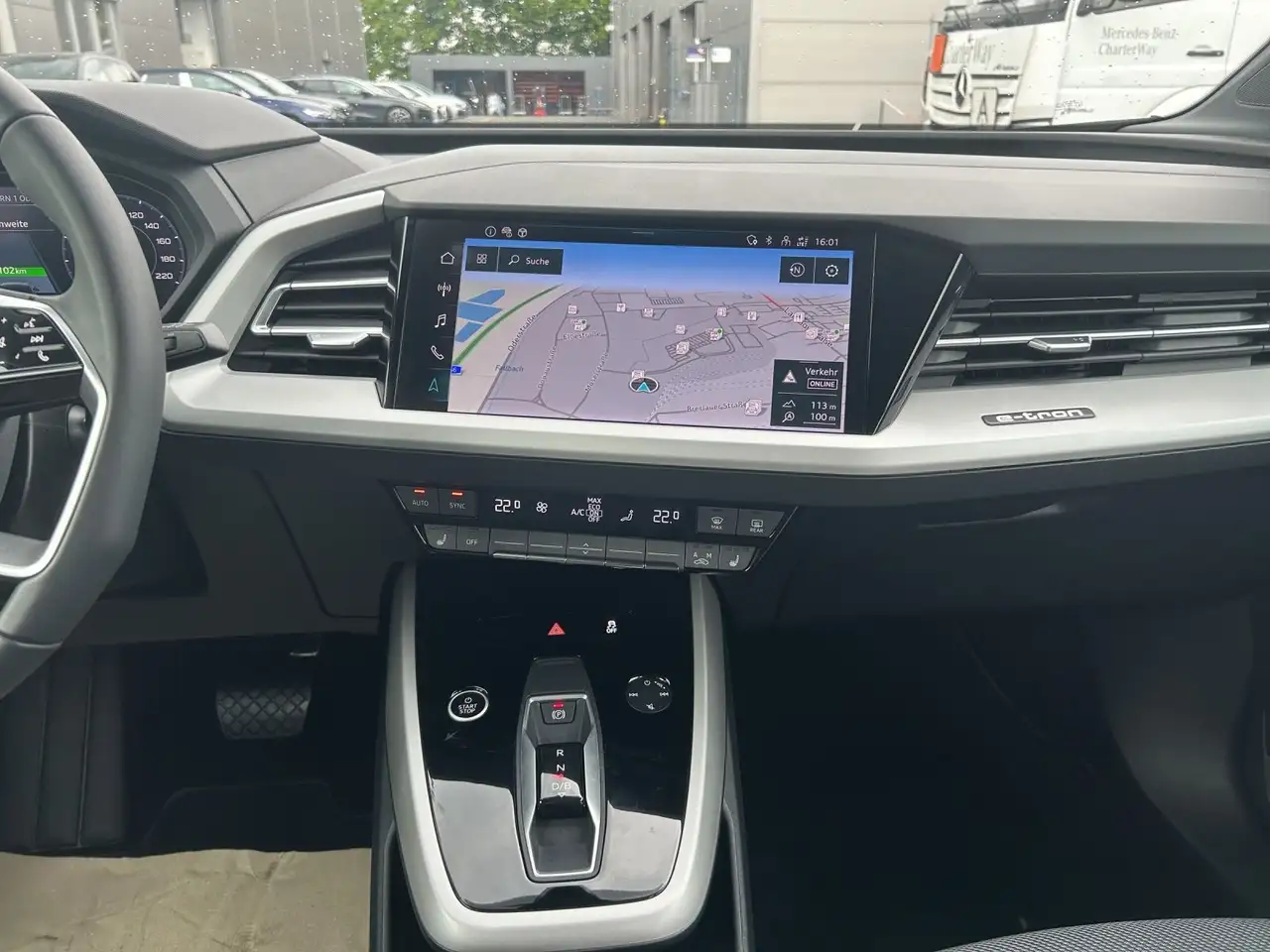 Audi Q4 6