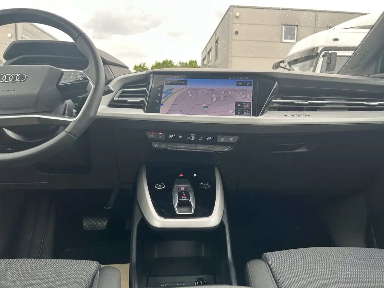 Audi Q4 7
