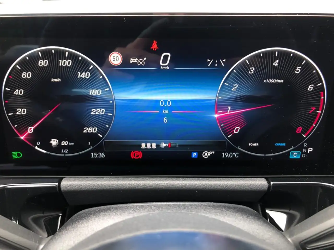 Mercedes-Benz GLA 200 13