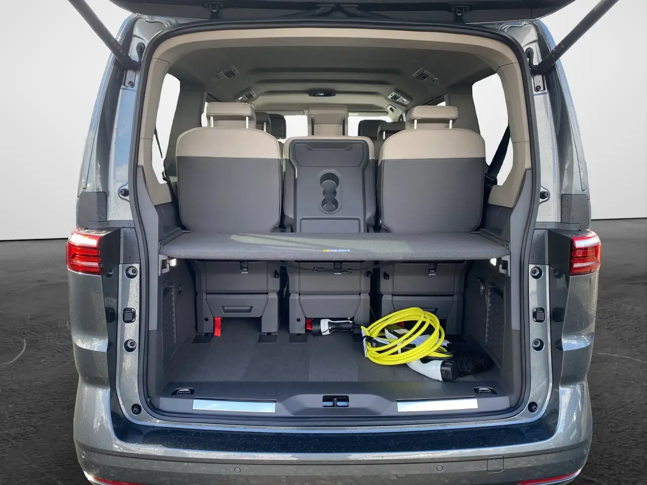 Volkswagen T7 Multivan 13