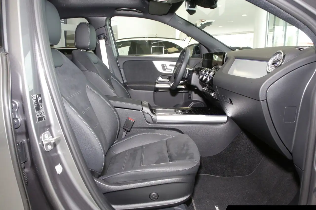 Mercedes-Benz GLA 200 6