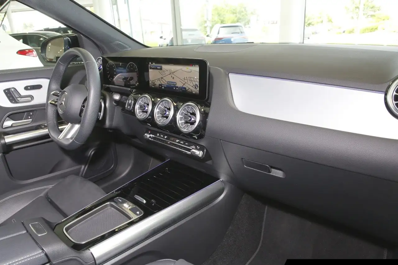 Mercedes-Benz GLA 200 7