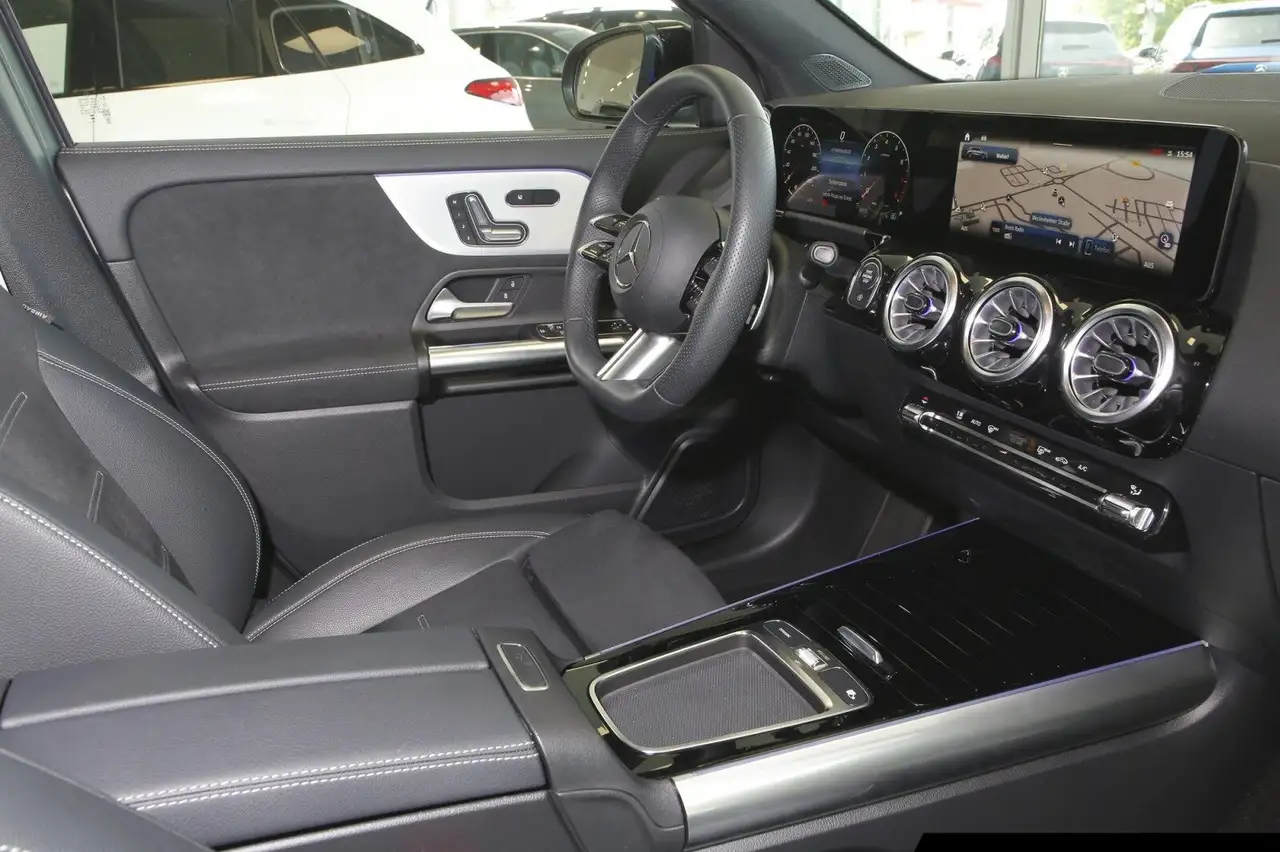 Mercedes-Benz GLA 200 8