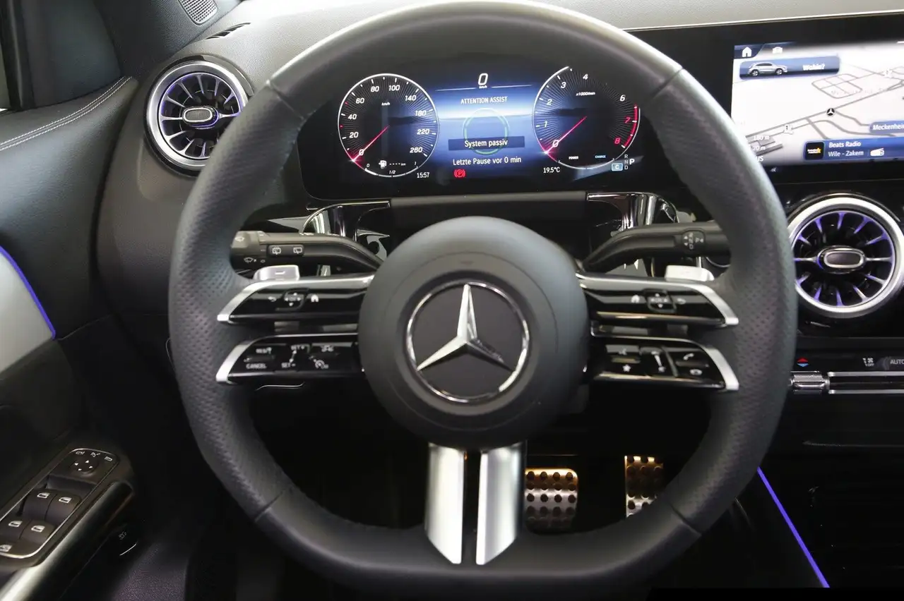 Mercedes-Benz GLA 200 12