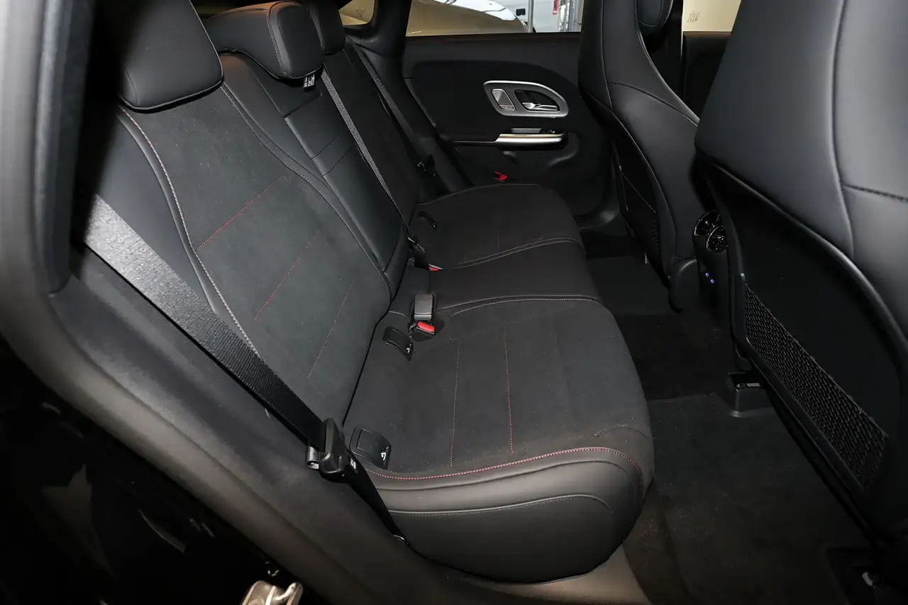 Mercedes-Benz CLA 220 6
