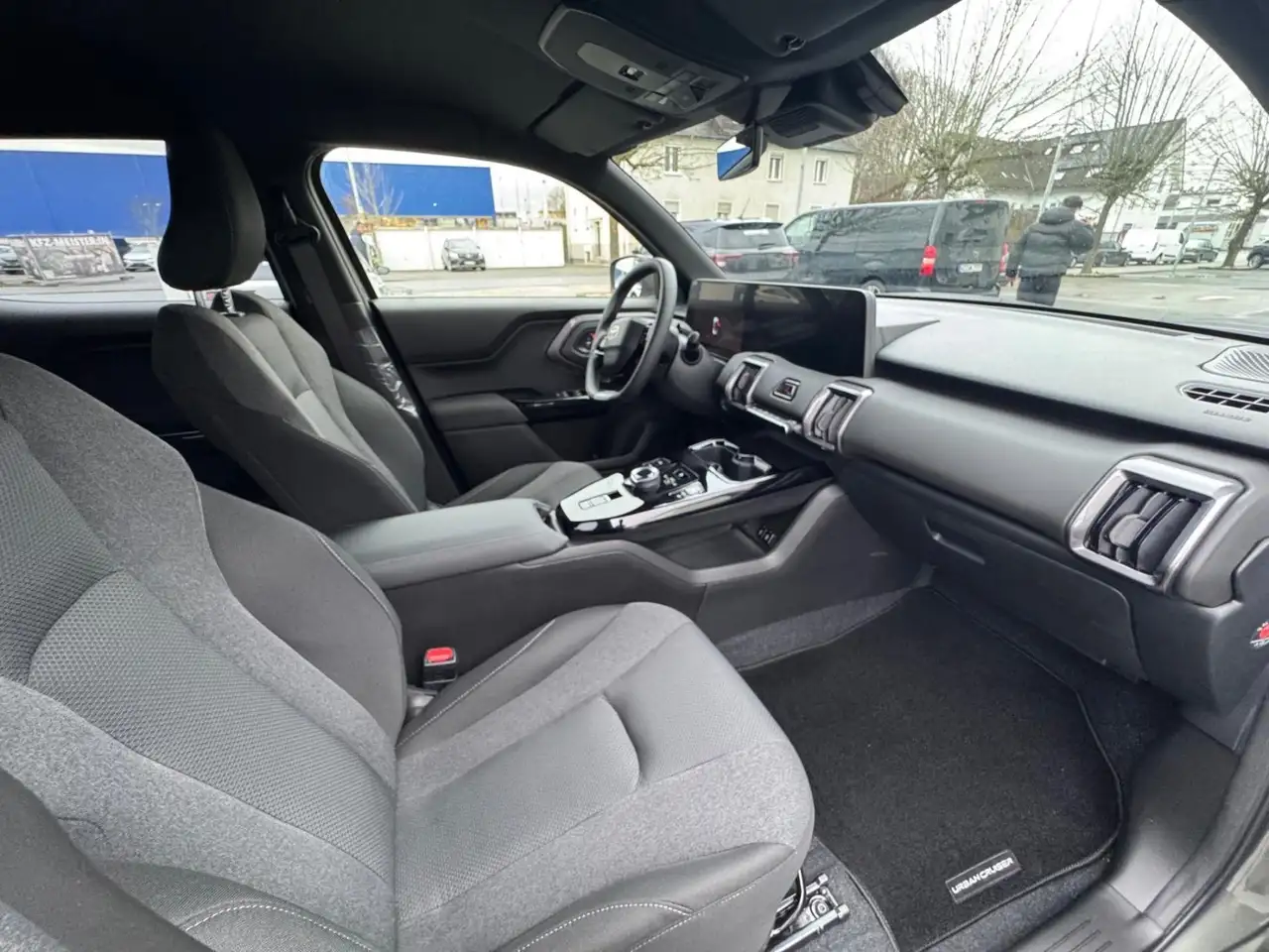 Toyota Urban 8