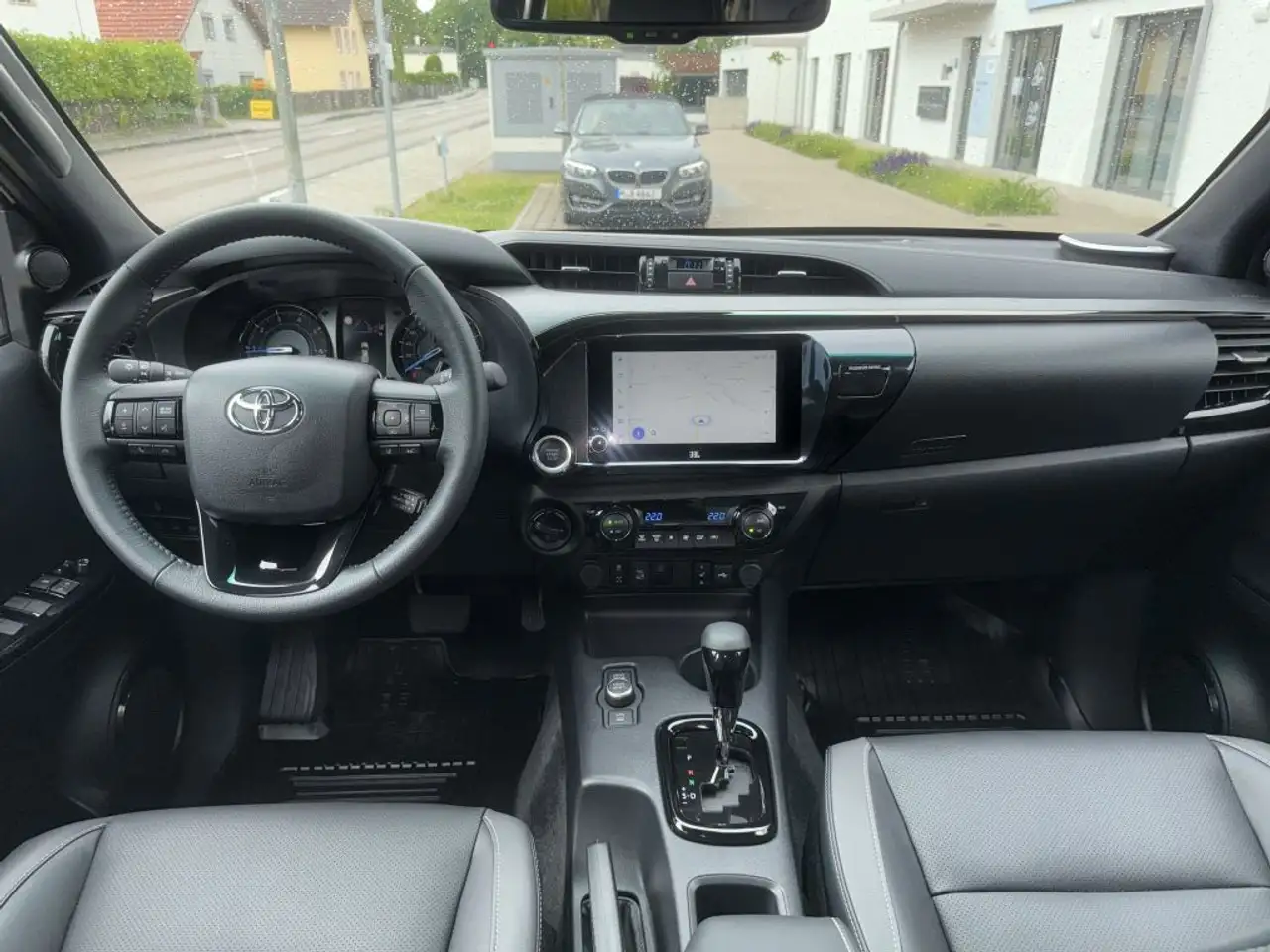 Toyota Hilux 11