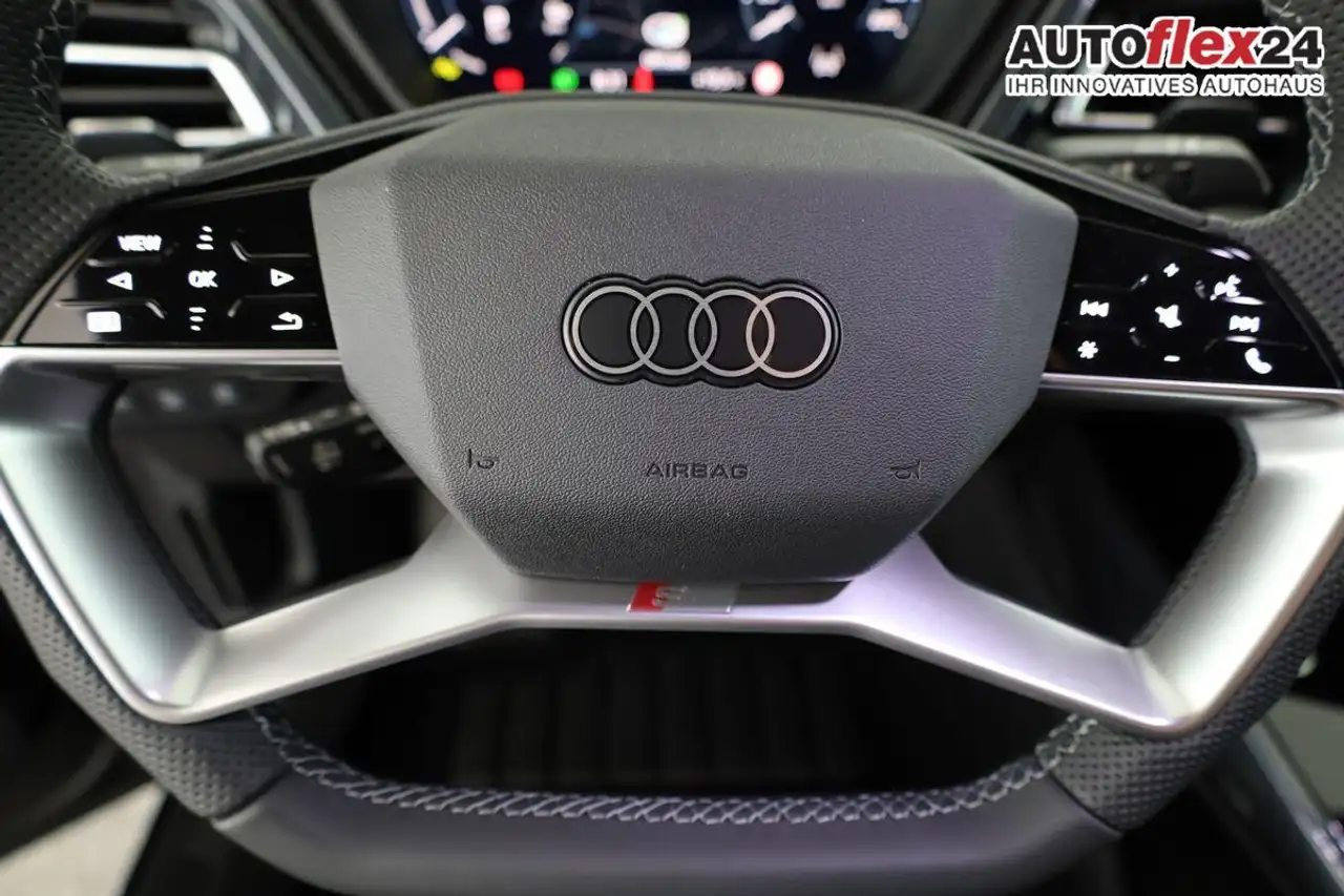 Audi Q4 8