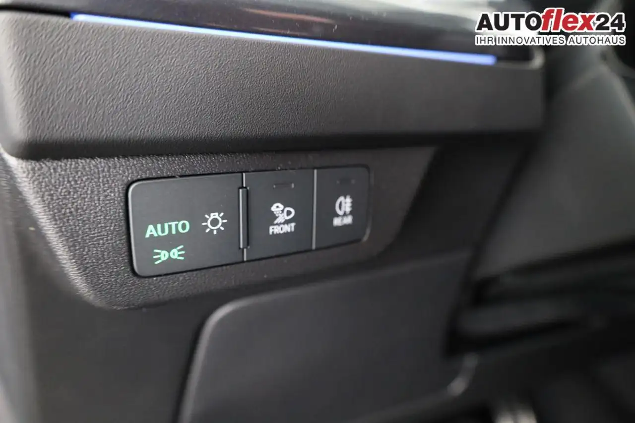 Audi Q4 9