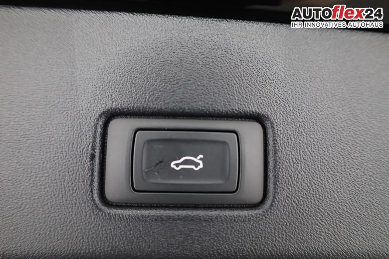 Audi Q4 15