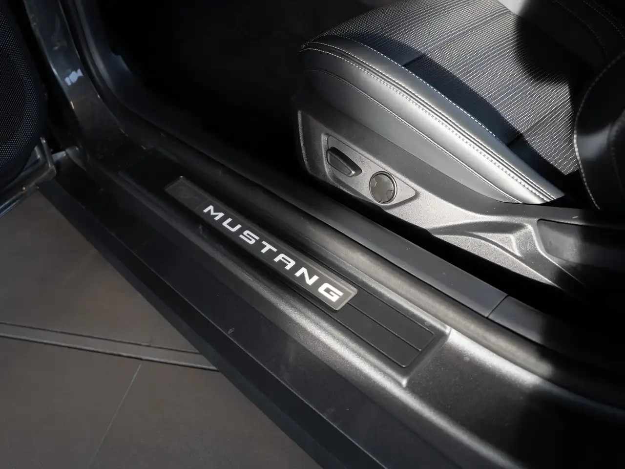 Ford Mustang 16