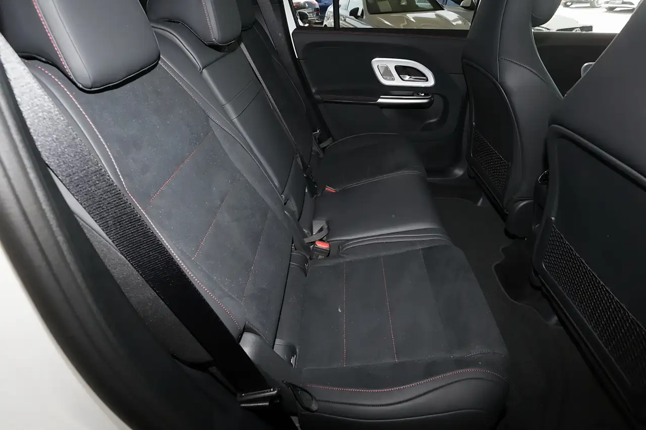 Mercedes-Benz GLB 250 6