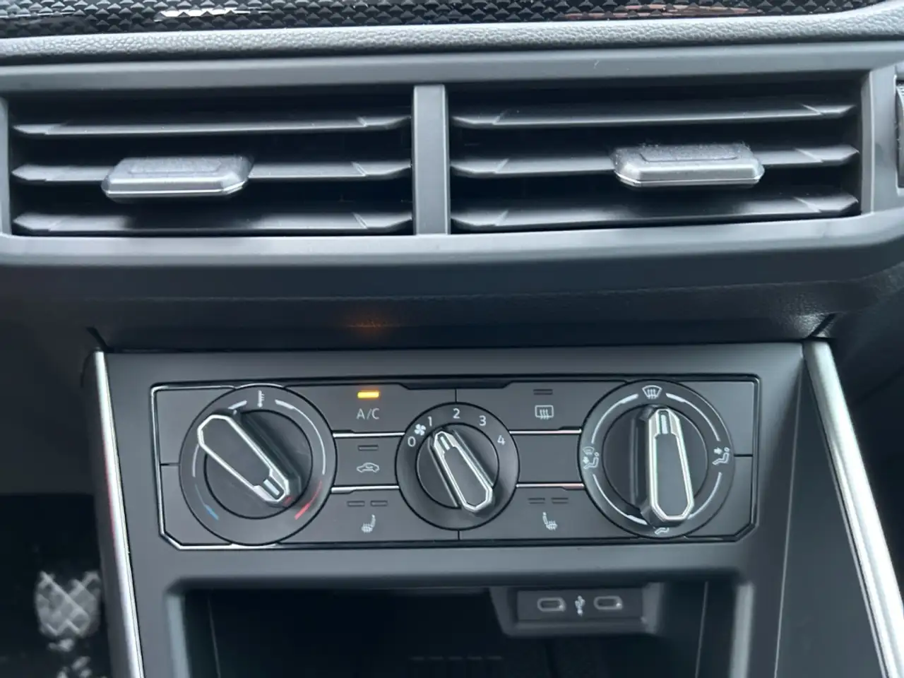 Volkswagen Polo VI 8